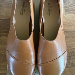 Clarks Tan Leather Flats with Moccasin Stitching